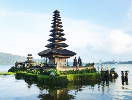 Tengahing Segara Temple within Temple of the Lake